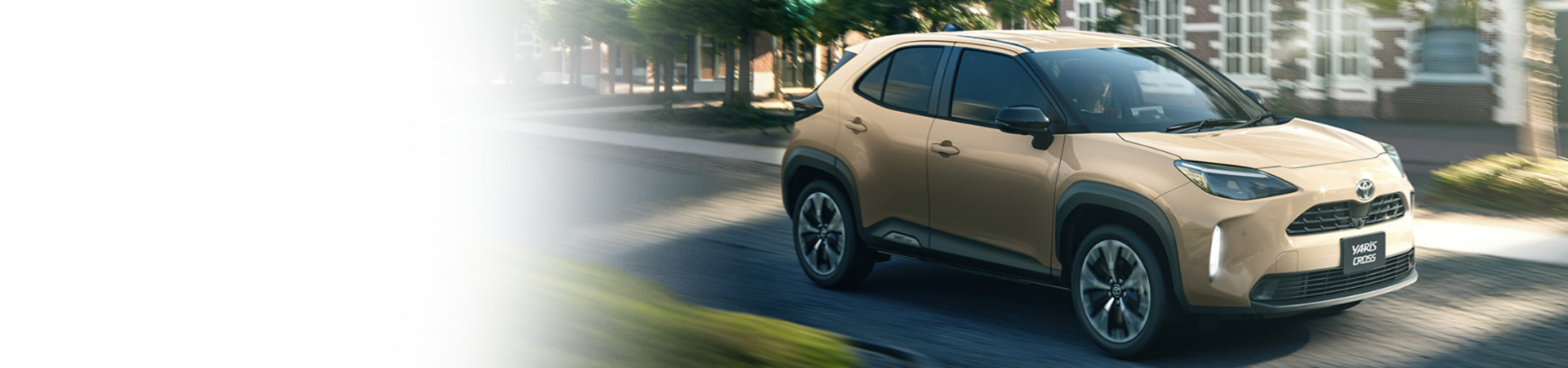suv-yariscros-bgimg